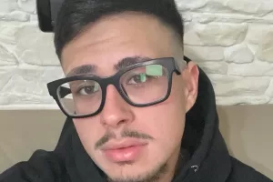 Palermo, Paolo Taormina interviene per sedare rissa e muore nel pub dei genitori: aveva 21 anni. “Come vivo senza mio figlio” Palermo, Paolo Taormina interviene per sedare rissa e muore nel pub dei genitori: aveva 21 anni. “Come vivo senza mio figlio”