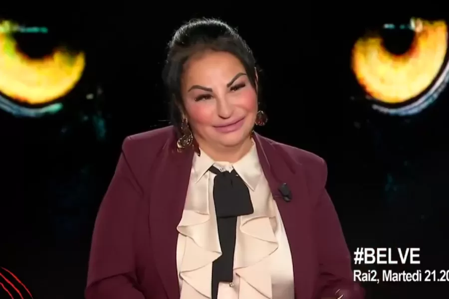 Perché Rita De Crescenzo è ospite a Belve, gaffe, droga e l’ospitata trash su Mamma Rai: “La gente mi tiene come una Madonna”