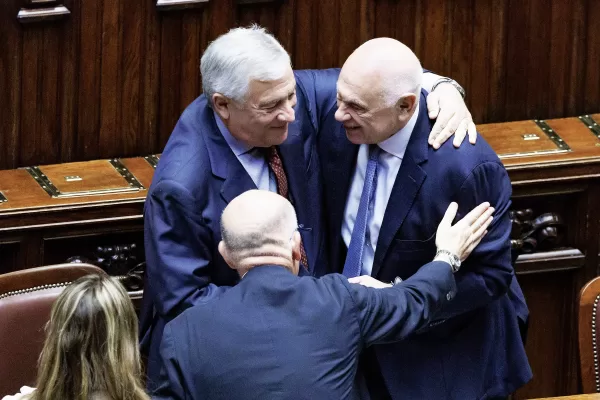 Il ministro degli Esteri Antonio Tajani e il ministro della Giustizia Carlo Nordio alla Camera dei deputati festeggiano dopo il voto finale sul ddl costituzionale “Norme in materia di ordinamento giurisdizionale e di istituzione della Corte disciplinare”, Roma, Giovedì 18 Settembre 2025 (Foto Roberto Monaldo / LaPresse)
Foreign minister Antonio Tajani and Justice minister Carlo Nordio in the Chamber of deputies celebrate after the final vote on the constitutional bill relating to the judiciary system and the establishment of the Disciplinary Court, Rome, Thursday, September 18, 2025 (Photo by Roberto Monaldo / LaPresse) Il ministro degli Esteri Antonio Tajani e il ministro della Giustizia Carlo Nordio alla Camera dei deputati festeggiano dopo il voto finale sul ddl costituzionale “Norme in materia di ordinamento giurisdizionale e di istituzione della Corte disciplinare”, Roma, Giovedì 18 Settembre 2025 (Foto Roberto Monaldo / LaPresse)
Foreign minister Antonio Tajani and Justice minister Carlo Nordio in the Chamber of deputies celebrate after the final vote on the constitutional bill relating to the judiciary system and the establishment of the Disciplinary Court, Rome, Thursday, September 18, 2025 (Photo by Roberto Monaldo / LaPresse)