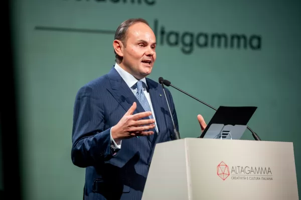 La nuova mappa del lusso: consumatori più selettivi, esperienze in forte crescita. A Trainare sono Medio Oriente e Americhe, Europa e Cina rallentano