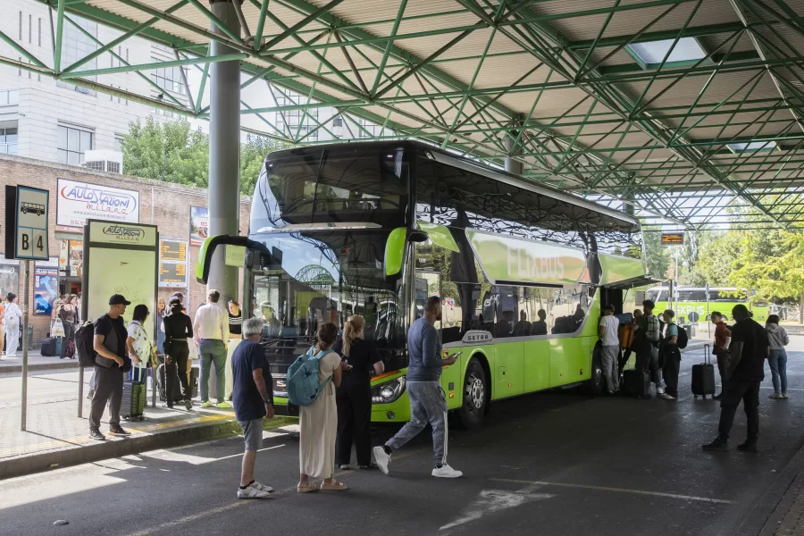 Lampugnano Flixbus turisti e viaggiatori
Milano – Italia – Cronaca
Lunedì, 28 Luglio, 2025 (Foto di Marco Ottico/Lapresse)

Lampugnano Flixbus tourists and travelers
Milan – Italy – News
Monday, 28 July, 2025 (Photo by Marco Ottico/Lapresse)