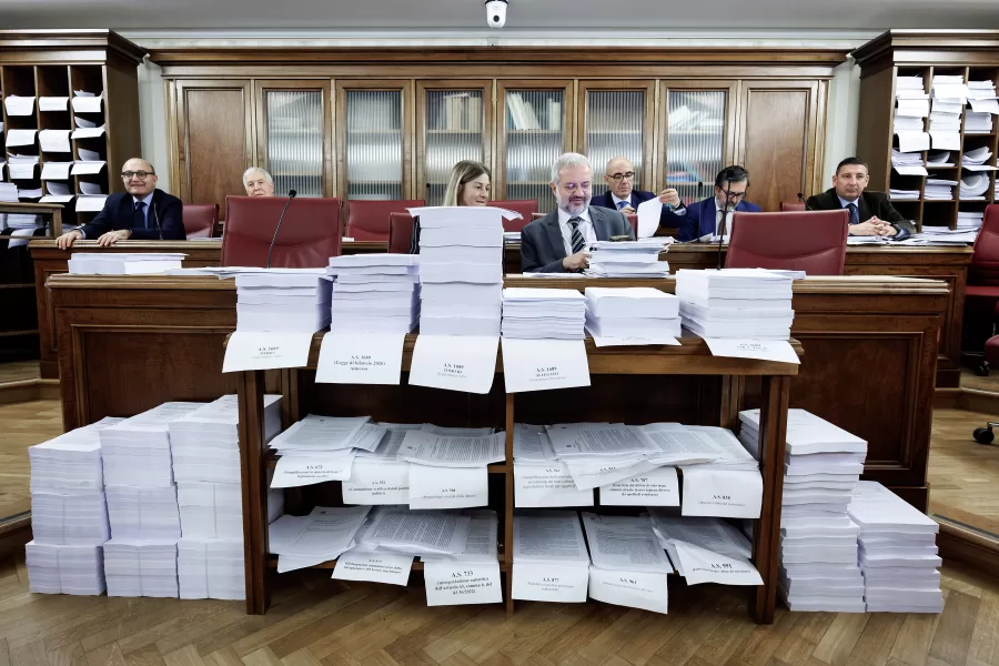 La commissione Bilancio del Senato durante l’esame degli emendamenti alla legge di Bilancio, Roma, Martedì 18 Novembre 2025 (Foto Roberto Monaldo / LaPresse) 

Senate Budget committee during the examination of the amendments to the Budget law, Rome, Tuesday, November 18, 2025 (Photo by Roberto Monaldo / LaPresse)
