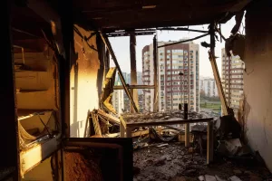 An apartment is seen damaged after a Russian attack on residential neighbourhood in Kyiv, Ukraine, on Friday, Nov. 14, 2025. (AP Photo/Evgeniy Maloletka)





Associate Press/ LaPresse
Only Italy and Spain