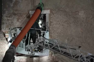 Crollo Torre dei Conti, morto all’ospedale l’ultimo operaio estratto dalle macerie. Octay Stroici aveva 66 anni