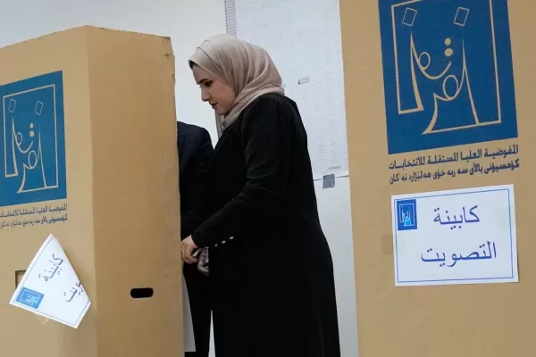 An Iraqi woman casts her vote during the parliamentary election at a polling center in Baghdad, Iraq, Tuesday, Nov. 11, 2025. (AP Photo/Hadi Mizban)