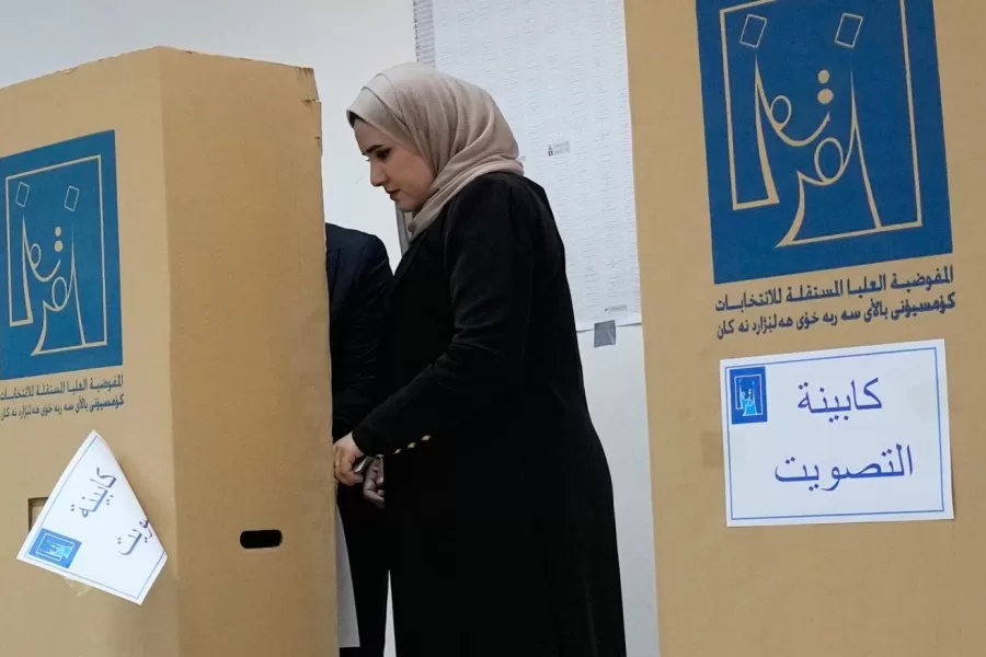 An Iraqi woman casts her vote during the parliamentary election at a polling center in Baghdad, Iraq, Tuesday, Nov. 11, 2025. (AP Photo/Hadi Mizban)