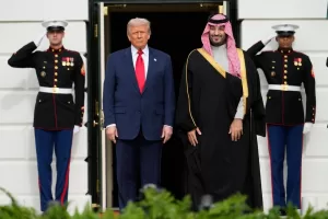 President Donald Trump stands with Saudi Arabia’s Crown Prince Mohammed bin Salman on his visit to the White House, Tuesday, Nov. 18, 2025, in Washington. (AP Photo/Mark Schiefelbein)
Associate Press/ LaPresse
Only Italy and Spain President Donald Trump stands with Saudi Arabia’s Crown Prince Mohammed bin Salman on his visit to the White House, Tuesday, Nov. 18, 2025, in Washington. (AP Photo/Mark Schiefelbein)
Associate Press/ LaPresse
Only Italy and Spain