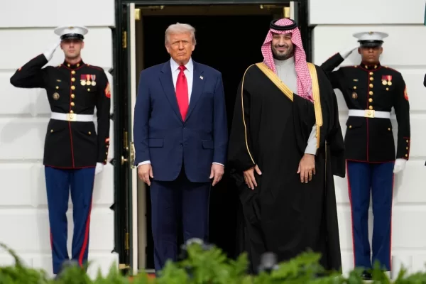 President Donald Trump stands with Saudi Arabia’s Crown Prince Mohammed bin Salman on his visit to the White House, Tuesday, Nov. 18, 2025, in Washington. (AP Photo/Mark Schiefelbein)





Associate Press/ LaPresse
Only Italy and Spain