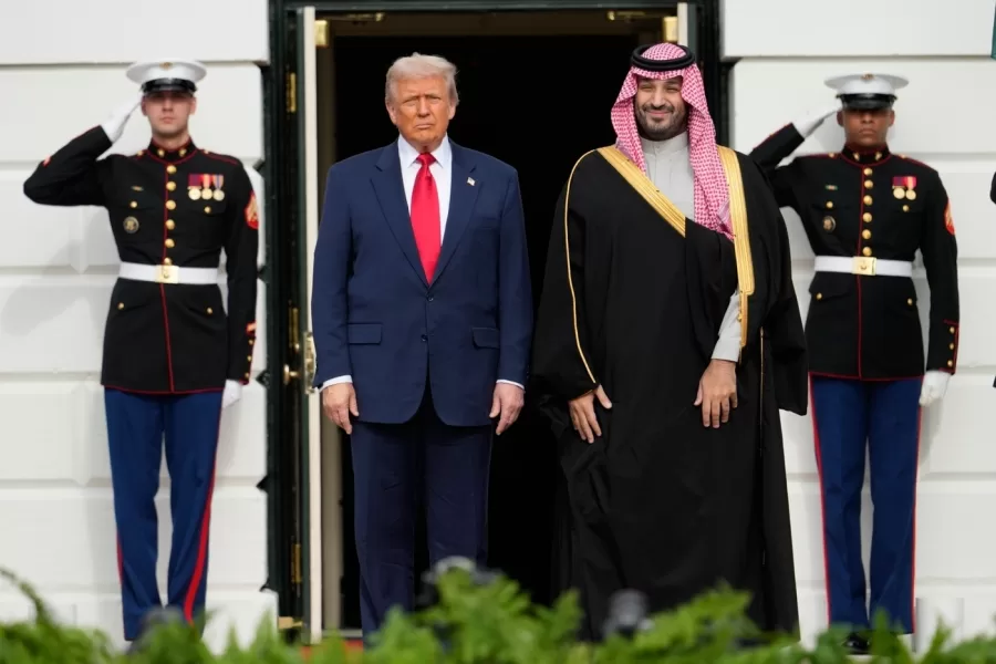 President Donald Trump stands with Saudi Arabia’s Crown Prince Mohammed bin Salman on his visit to the White House, Tuesday, Nov. 18, 2025, in Washington. (AP Photo/Mark Schiefelbein)





Associate Press/ LaPresse
Only Italy and Spain