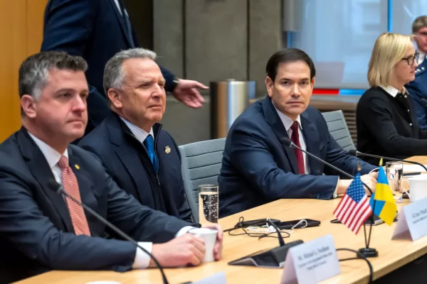 US presidential envoy Steve Witkoff, second left, and US Secretary of state Marco Rubio, right, at the beginning of talks with the Ukrainian delegation at the US Permanent Mission in Geneva, Switzerland, Sunday, Nov. 23, 2025. (Martial Trezzini/Keystone via AP)