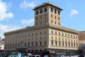 Tetto agli stipendi dei dipendenti pubblici: opposizioni all’assalto. Garante della Privacy, il M5S vuole mandare a casa Stanzione