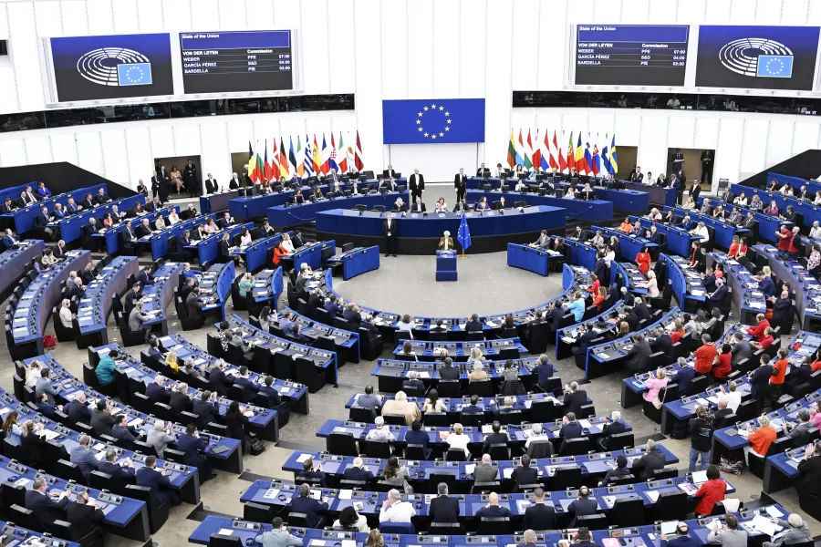 European Commission President Ursula von der Leyen gestures as she delivers a major state of the union speech at the European Parliament in Strasbourg, eastern France, Wednesday, Sept. 10, 2025. (AP Photo/Pascal Bastien) 


Associated Press / LaPresse
Only italy and spain