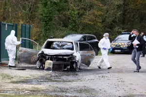Investigators inspect the burned car after a motorist deliberately rammed pedestrians and cyclists across two neighbouring towns on the Ile d’Oleron, off the Atlantic coast, injuring people before being detained by gendarmes, Wednesday, Nov. 5, 2025. (AP Photo/Yohan Bonnet)





Associate Press/ LaPresse
Only Italy and Spain