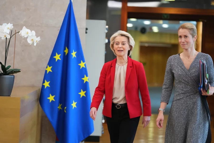 European Commission President Ursula von der Leyen, left, walks with European Union foreign policy chief Kaja Kallas as they arrive for the weekly College of Commissioners meeting at EU headquarters in Brussels, Belgium, Tuesday, Nov. 4, 2025. (AP Photo/Virginia Mayo)