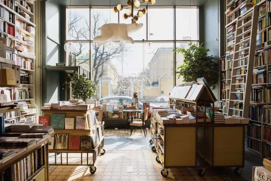 La libreria indipendente nel cuore di San Pietroburgo che sfida la censura russa