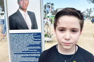 Israele, i racconti di Ben Carasso e i sentimenti sulla guerra: “Mio nonno deportato ad Auschwitz, oggi non mi sento al sicuro” Israele, i racconti di Ben Carasso e i sentimenti sulla guerra: “Mio nonno deportato ad Auschwitz, oggi non mi sento al sicuro”