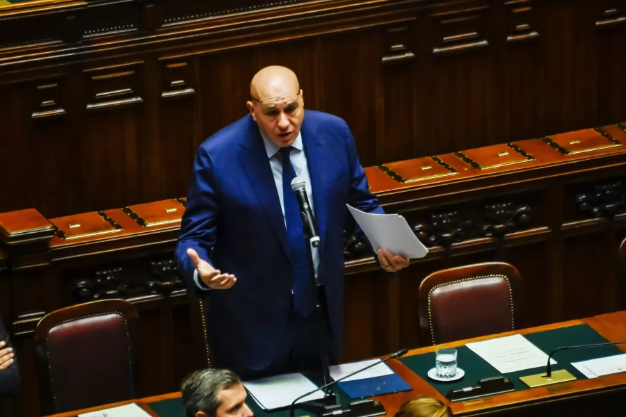 Difesa, segnalazioni dagli uffici di Crosetto per “situazioni sospette”