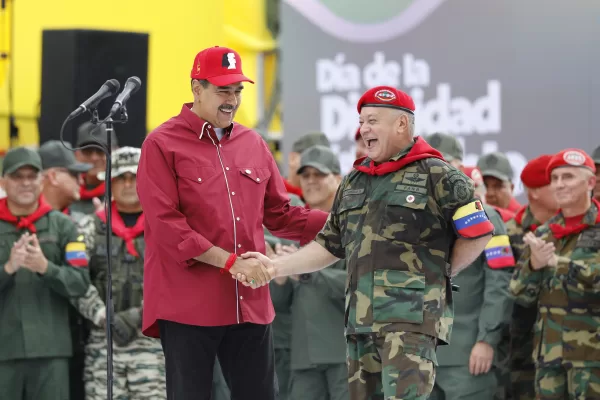 Venezuela’s President Nicolas Maduro, left, shakes hand with Venezuelan Interior Minister Diosdado Cabello during an event marking the anniversary of the 1992 failed coup led by the late President Hugo Chavez, in Caracas, Venezuela, Tuesday, Feb. 4, 2025. (AP Photo/Cristian Hernandez)
Associated Press / LaPresse
Only italy and Spain Venezuela’s President Nicolas Maduro, left, shakes hand with Venezuelan Interior Minister Diosdado Cabello during an event marking the anniversary of the 1992 failed coup led by the late President Hugo Chavez, in Caracas, Venezuela, Tuesday, Feb. 4, 2025. (AP Photo/Cristian Hernandez)
Associated Press / LaPresse
Only italy and Spain