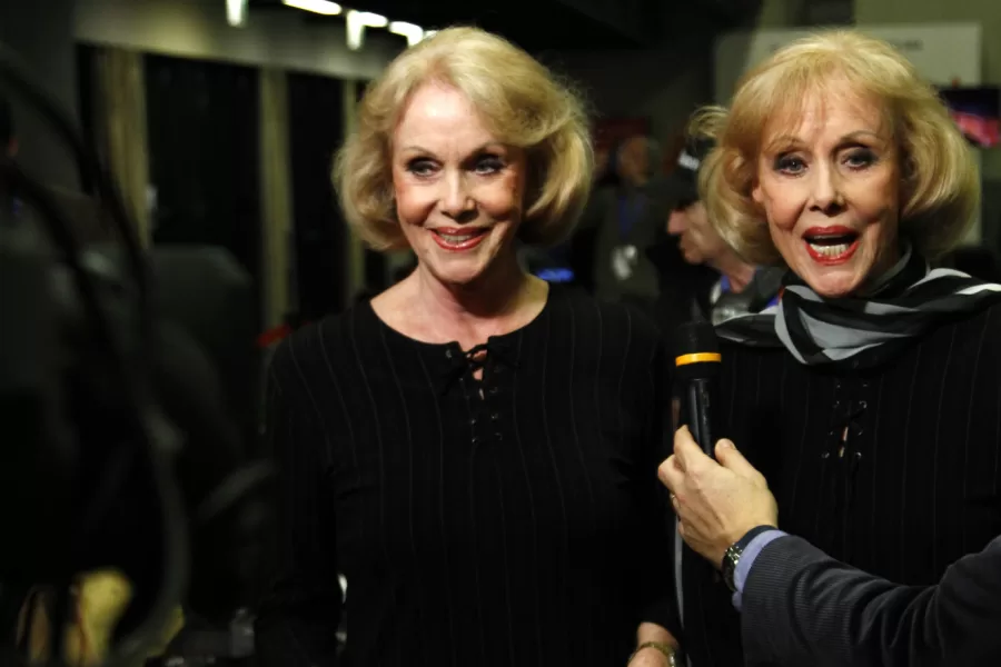 Addio alle gemelle Kessler, Alice ed Ellen “morte con suicidio assistito”. La ‘profezia’ un anno fa e il desiderio: “Seppellitici insieme”