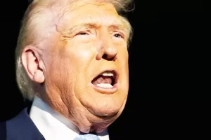 President Donald Trump speaks to reporters before boarding Air Force One at Palm Beach International Airport in West Palm Beach Fla., on his way back to the White House, Sunday, Nov. 16, 2025. (AP Photo/Manuel Balce Ceneta)





Associate Press/ LaPresse
Only Italy and Spain