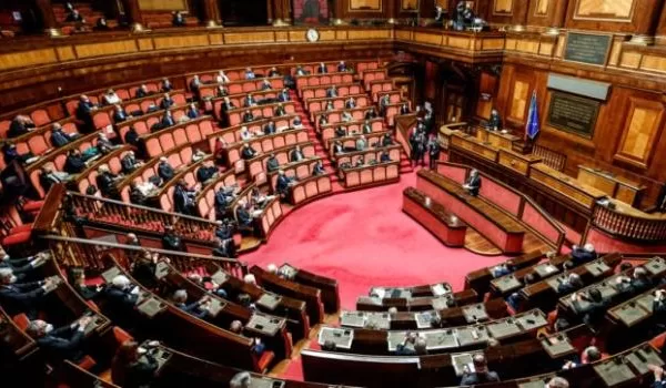 Serve una riforma portuale: ben venga la concorrenza, va superata la logica di dipendenza regionale dei singoli nodi Serve una riforma portuale: ben venga la concorrenza, va superata la logica di dipendenza regionale dei singoli nodi