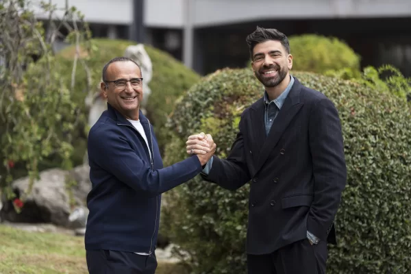 Chi è Gianluca Gazzoli: conduttore televisivo e radiofonico alla ribalta con Sanremo Giovani Chi è Gianluca Gazzoli: conduttore televisivo e radiofonico alla ribalta con Sanremo Giovani