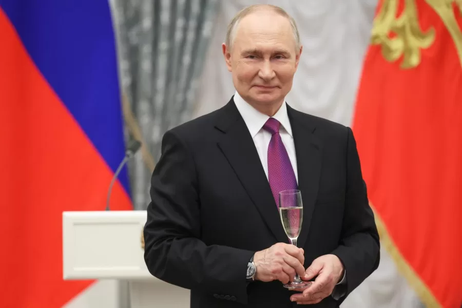 Russian President Vladimir Putin toasts after a ceremony for presenting the Russian Federation National Awards during the celebrations for the National Unity Day at the St. Catherine Hall of the Senate Palace of the Kremlin in Moscow, Russia, Tuesday, Nov. 4, 2025. (Maxim Shipenkov/Pool Photo via AP) 


Associated Press / LaPresse
Only italy and spain