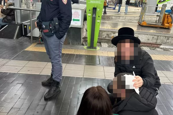 “Ebrei di m…, vi ammazzo”, l’aggressione alla stazione di Milano e la testimonianza: “Calci e pugni, c’è chi sogghignava”