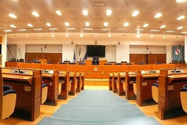 Regionali Campania, attesa per i 50 nuovi consiglieri: la proiezione dei seggi partito per partito