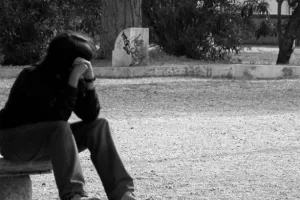 Il mondo oltre i social: abbiamo scelto un modello di società che ha impoverito le relazioni affettive e che ha isolato i ragazzi