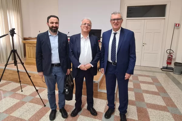 Da sinistra
– Andrea Bizzozero, decano Facoltà di Filosofia Pontificia Università Antonianum
– Giovanni Anastasi, presidente Formez PA
– Emilio Bolla, presidente CSI Piemonte