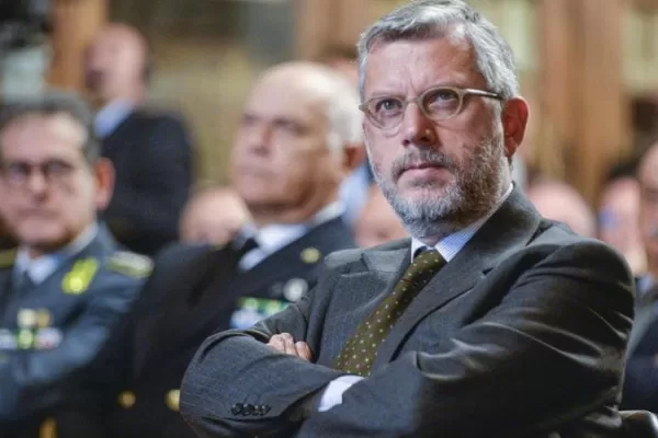 Caso al Quirinale, captata una conversazione privata. Ma l’esperienza di Garofani lasciava pensare a più attenzione Caso al Quirinale, captata una conversazione privata. Ma l’esperienza di Garofani lasciava pensare a più attenzione