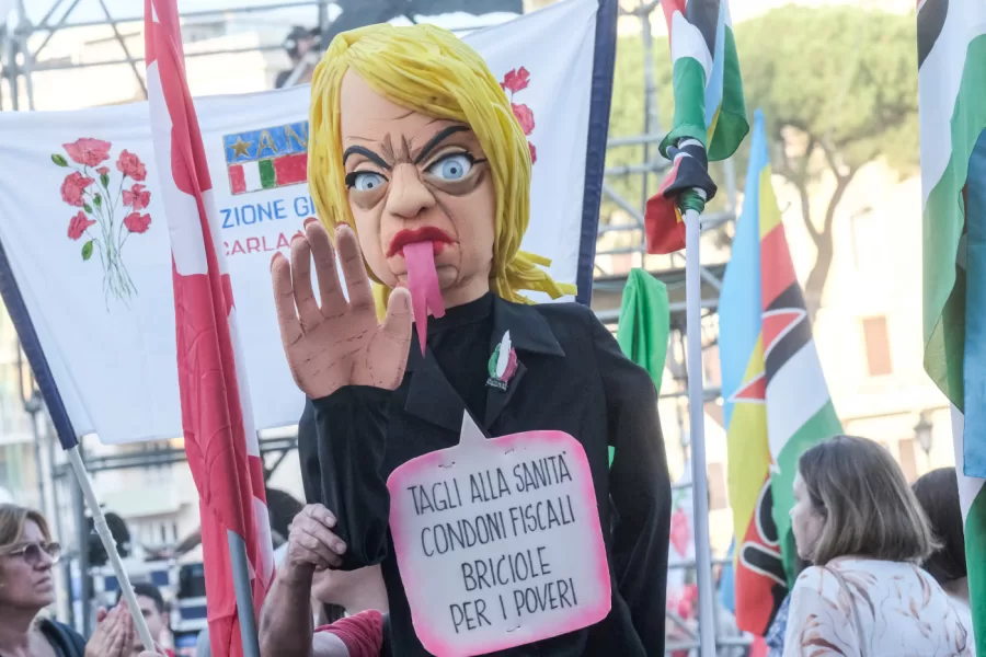 No Meloni Day, violenza e slogan nelle proteste dei giovani. Ma dietro l’attivismo in piazza c’è solo vuoto