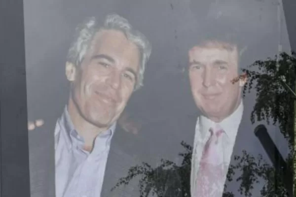 File Epstein, Trump chiede di pubblicarli. Cosa si nasconde dietro il cambio di strategia File Epstein, Trump chiede di pubblicarli. Cosa si nasconde dietro il cambio di strategia
