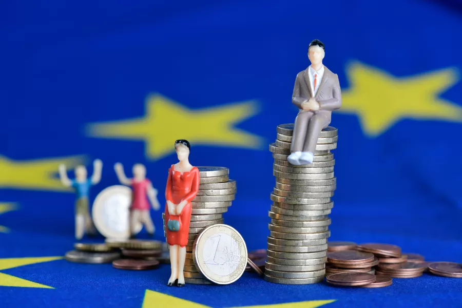 GENDER GAP

DISPARITA’ DI GENERE SUL LAVORO

SALARIALE SALARIO

RETRIBUZIONE DIFFERENZE

UE EU EUROPA

UOMO DONNA

MASCHIO FEMMINA

REDDITO

PAGAMENTO

ENTRATE

MONETE

FAMIGLIA

FIGLI

RISPARMI