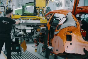 LAMBORGHINI AZIENDA INDUSTRIA AUTOMOBILISTICA AUTOMOTIVE PRODUZIONE AUTO AUTOMOBILE AUTOMOBILI  DI LUSSO SUPERCAR STABILIMENTO FABBRICA