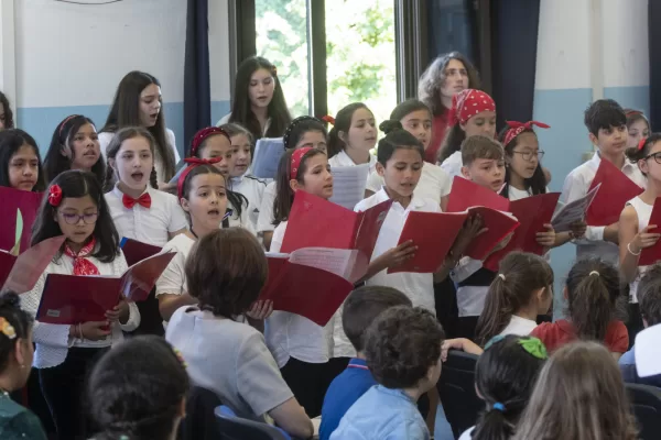 Recite di Natale, tutto è performance. Broadway può attendere, l’educazione decisamente no