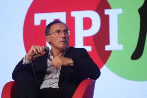 Vendita di Repubblica e La Stampa, la surreale richiesta di Boccia: quando il golden power s’invoca per “beni comuni” solo perché rispecchia la fede politica