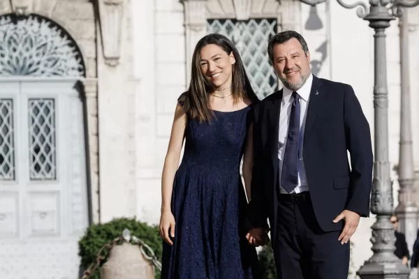 Matteo Salvini, il suggestivo regalo di Natale ricevuto della Lega e la cena di fine anno al Parco dei Principi