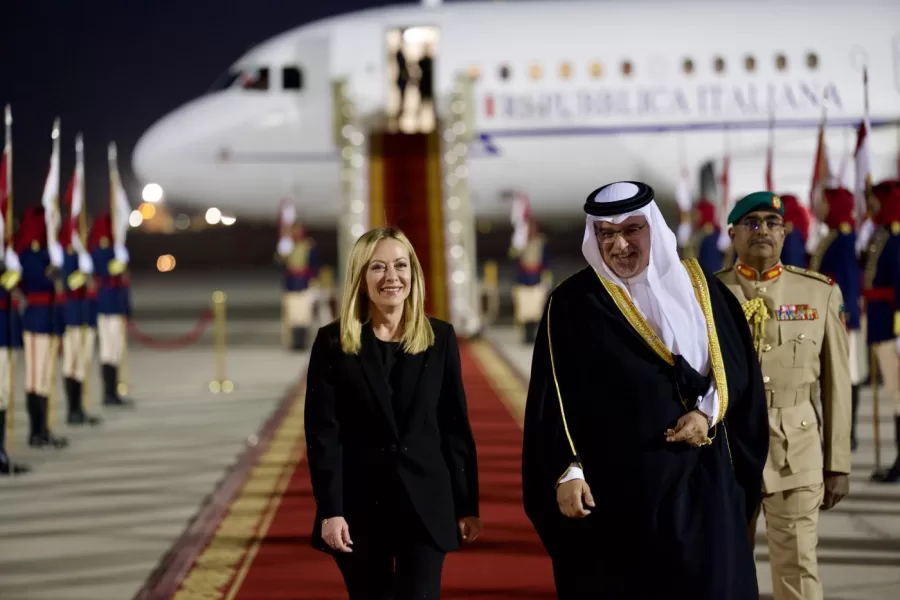 La presidente del Consiglio Giorgia Meloni  arriva in Bahrain – Martedi 2 Dicembre 2025   (Foto Filippo Attili/Palazzo Chigi/LaPresse)

DISTRIBUTION FREE OF CHARGE – NOT FOR SALE – Obbligatorio citare la fonte LaPresse/Palazzo Chigi/Filippo Attili