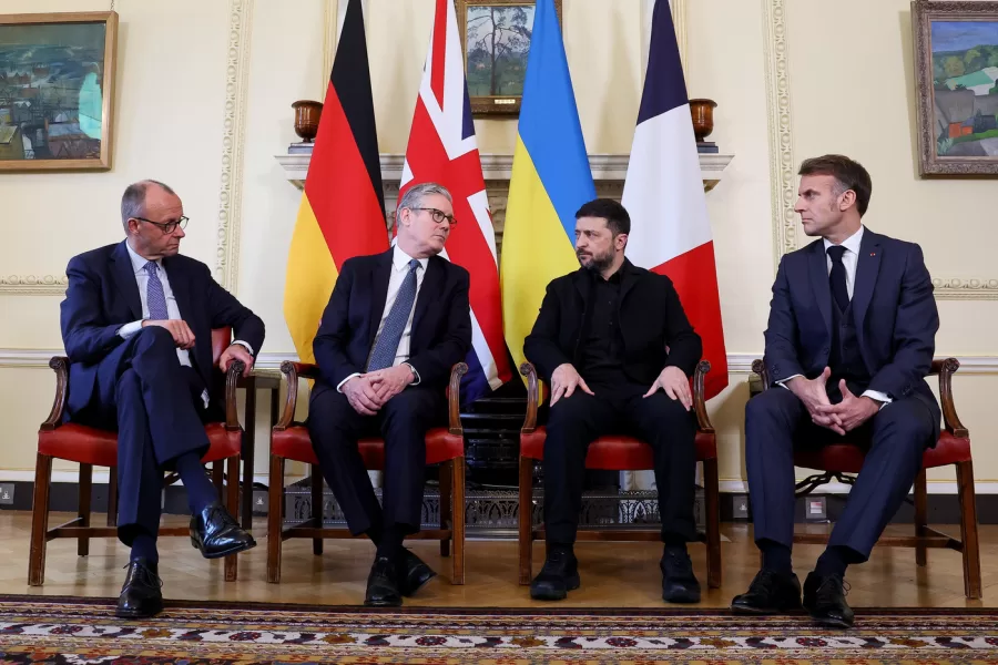 From left, German Chancellor Friedrich Merz, British Prime Minister Keir Starmer, Ukrainian President Volodymyr Zelenskyy and French President Emmanuel Macron meet at 10 Downing Street, in London, Monday, Dec. 8, 2025. (Toby Melville/Pool Photo via AP)





Associate Press/ LaPresse
Only Italy and Spain