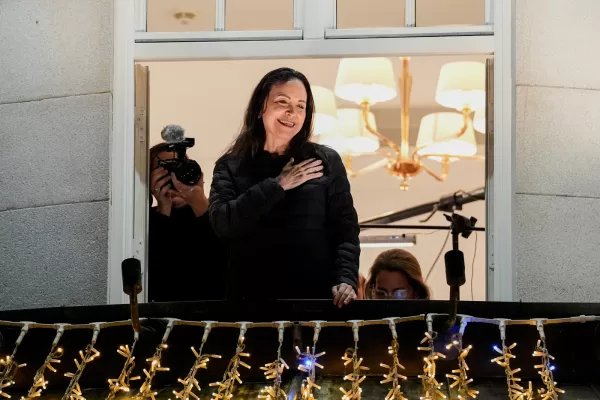 Nobel Peace Prize laureate Maria Corina Machado reacts to the crowd gathered below at the Grand Hotel, in Oslo, Norway, early Thursday, Dec. 11, 2025. (Lise Åserud/NTB Scanpix via AP)





Associate Press/ LaPresse
Only Italy and Spain