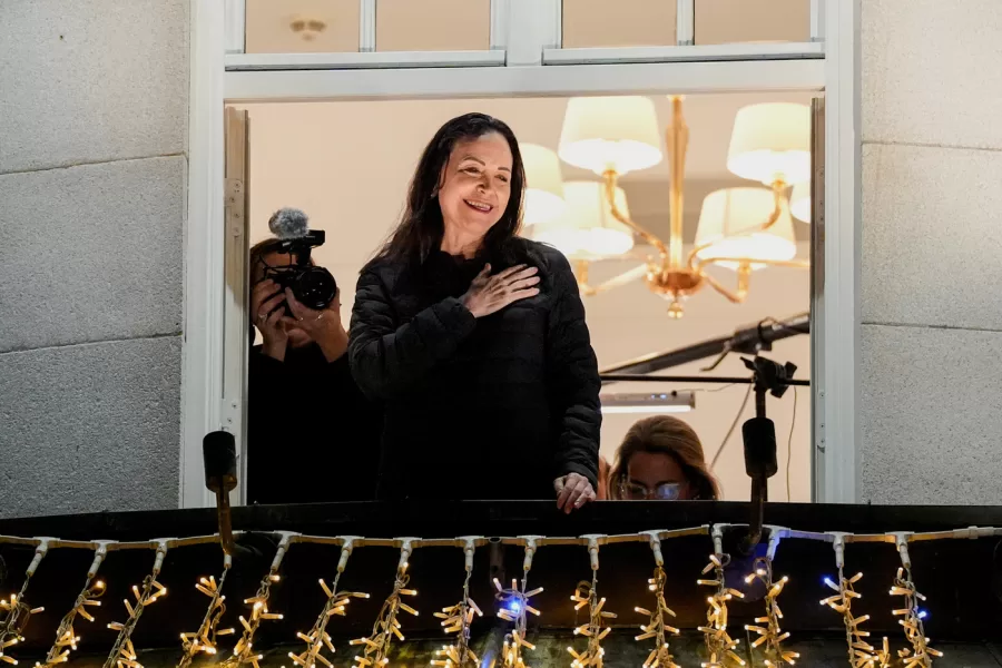 Nobel Peace Prize laureate Maria Corina Machado reacts to the crowd gathered below at the Grand Hotel, in Oslo, Norway, early Thursday, Dec. 11, 2025. (Lise Åserud/NTB Scanpix via AP)





Associate Press/ LaPresse
Only Italy and Spain