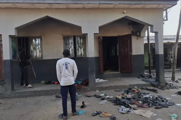 People inspect the scene of a deadly bomb explosion at a mosque in Maiduguri, Nigeria, Thursday, Dec. 25, 2025. (AP Photo/Jossy Ola)





Associate Press/ LaPresse
Only Italy and Spain