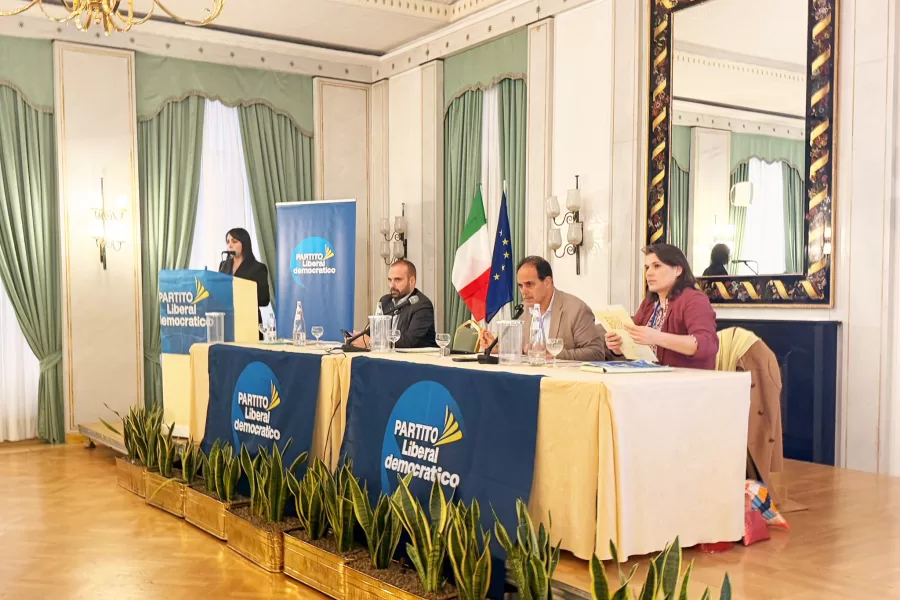 Fidanzamento tra Libdem e Azione, adesso tutti convergono al centro: casa Europea, con Falasca, potrebbe unirsi al percorso del nuovo soggetto politico