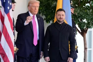 Trump aspetta Zelensky, schiaffeggia la Cina e cerca di riportare nel salotto buono Vladimir Gambadilegno