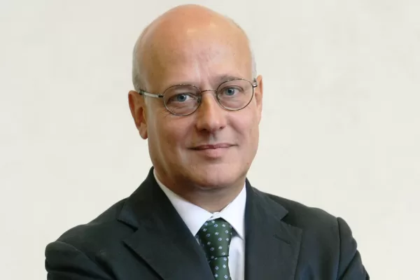 Il monetarista Baglioni: “Mettere mano alle riserve d’oro potrebbe infastidire gli investitori, è un’ingerenza su autonomia Banca d’Italia e Bce” Il monetarista Baglioni: “Mettere mano alle riserve d’oro potrebbe infastidire gli investitori, è un’ingerenza su autonomia Banca d’Italia e Bce”