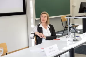 Il PD scarica Mogherini. Schlein, addio garantismo: con Giuseppe lo “spazzacorrotti” solo impulsi forcaioli Il PD scarica Mogherini. Schlein, addio garantismo: con Giuseppe lo “spazzacorrotti” solo impulsi forcaioli