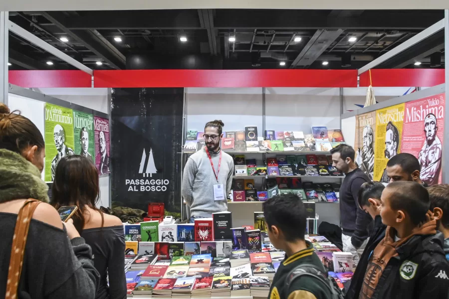 INAUGURAZIONE DI ‘PIU’ LIBRI PIU’ LIBERI’  STAND PASSAGGIO AL BOSCO