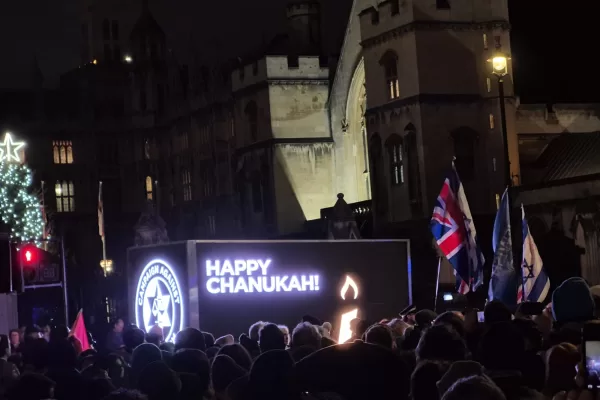 Strage Sydney, luci accese contro l’antisemitismo a Westminster